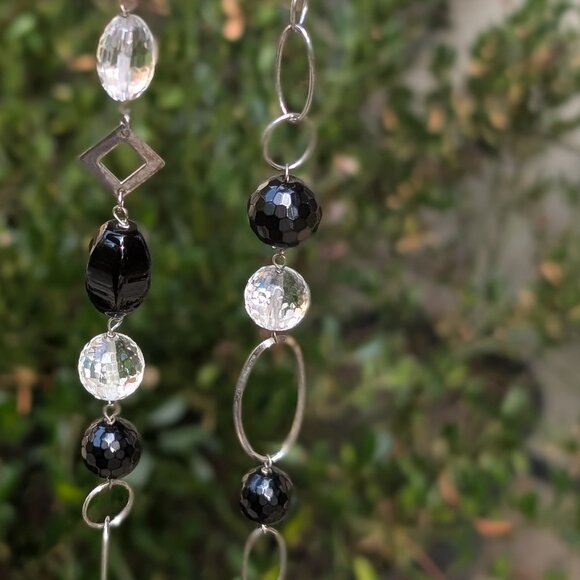 This elegant 36" necklace features a combination of beads and hammered metals - Picture 4 of 5